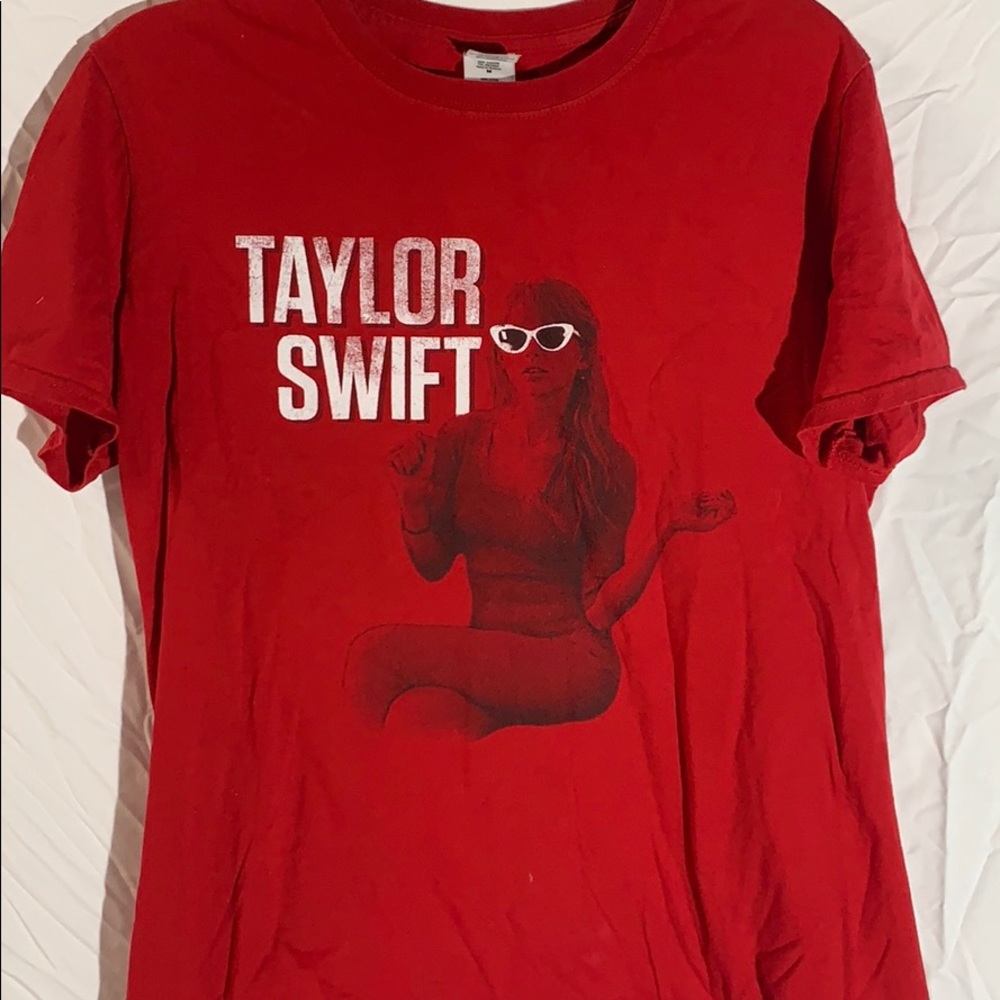 TAYLOR SWIFT vintage concert tee